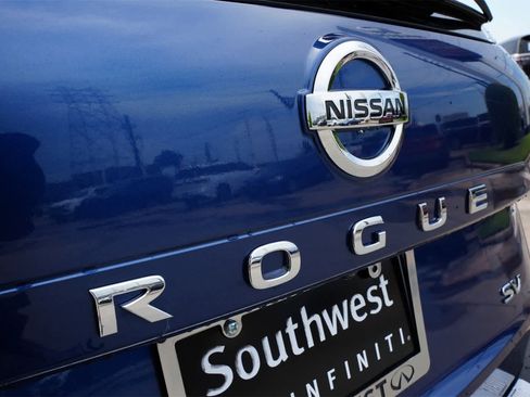 Used 2021 Nissan Rogue SV image 19