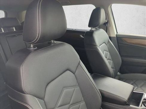 Used 2025 Volkswagen Atlas SE image 20