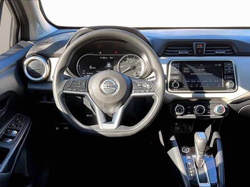 Used 2021 Nissan Versa SV image 5