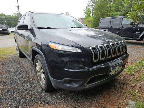 Used 2017 Jeep Cherokee Limited AWD/4WD image 3