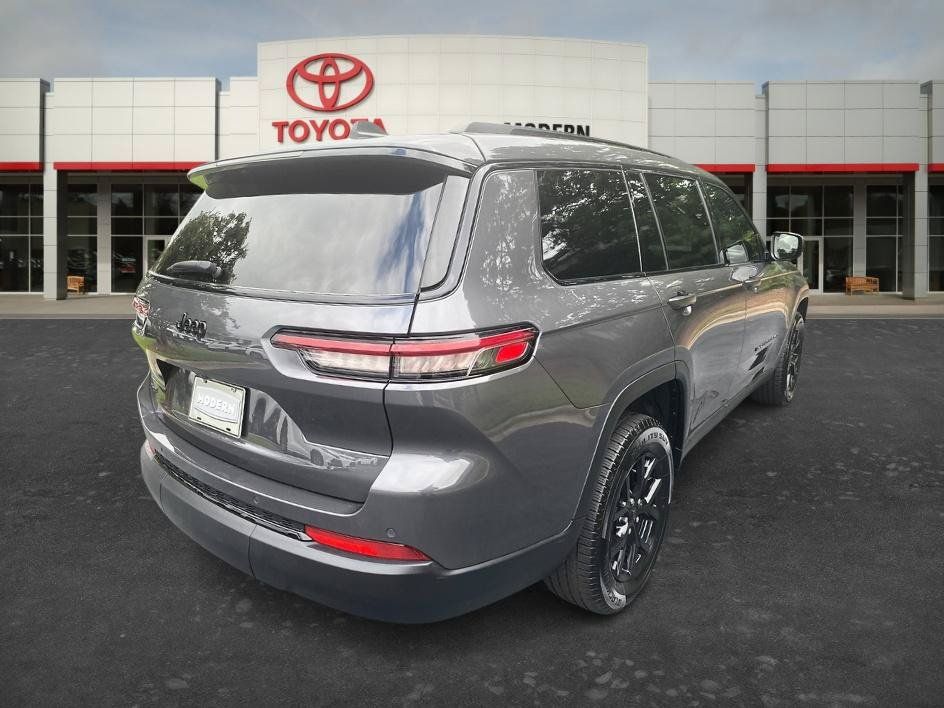Used 2024 Jeep Grand Cherokee L Laredo AWD/4WD image 5