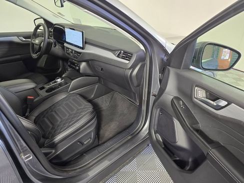 Used 2024 Ford Escape SE w/ PHEV Premium Package image 12