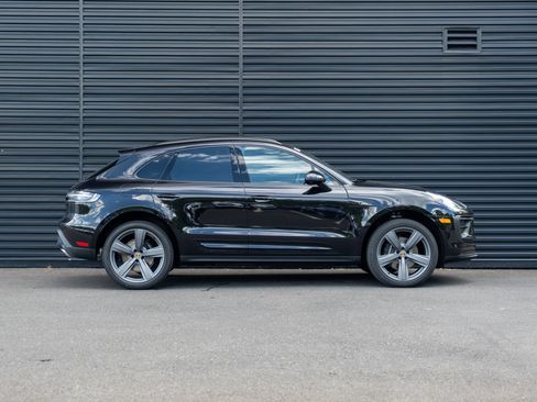 Certified 2025 Porsche Macan image 9
