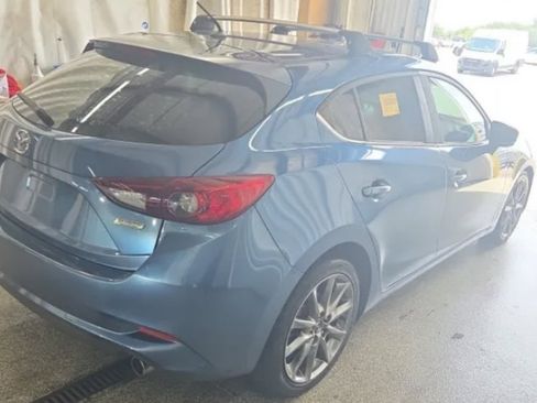 Used 2018 MAZDA MAZDA3 Touring FWD image 3
