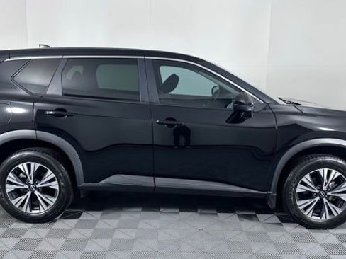 Used 2022 Nissan Rogue SV FWD image 9