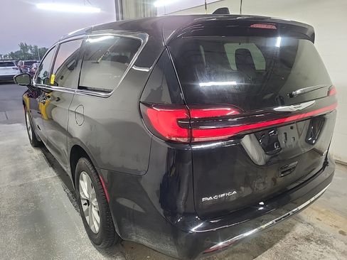 Used 2024 Chrysler Pacifica Touring-L w/ Uconnect Theater Family Group AWD/4WD image 4