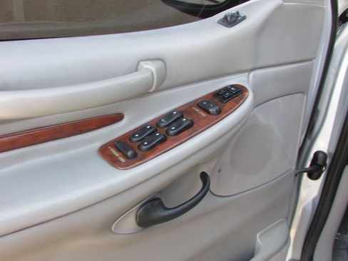 Used 2000 Lincoln Navigator 4WD image 11