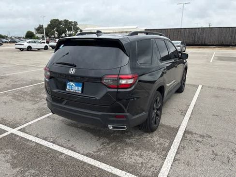 Used 2025 Honda Pilot Black Edition image 5