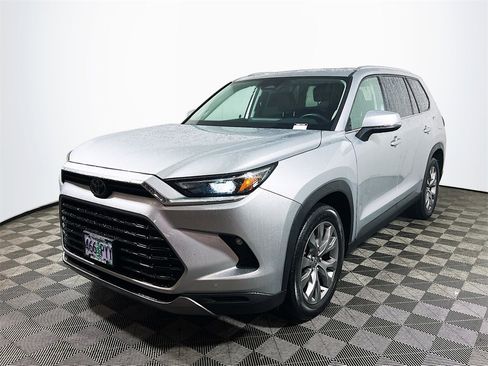 Used 2024 Toyota Grand Highlander Limited image 4