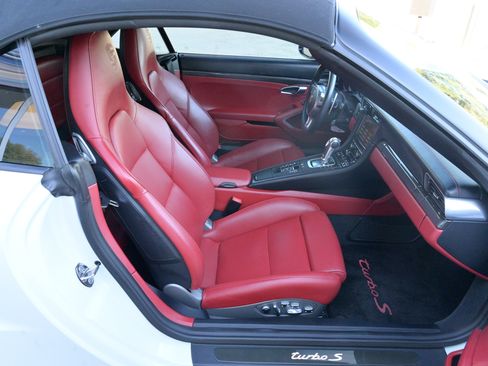 Used 2015 Porsche 911 Turbo S image 38