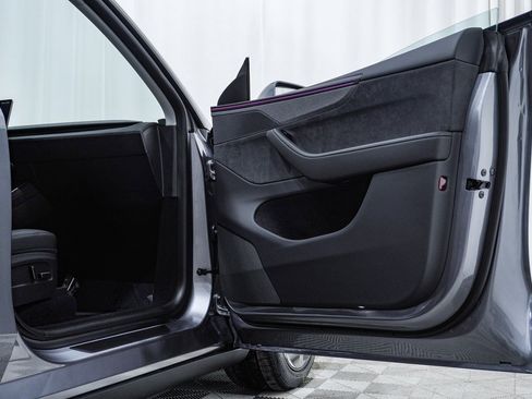 Used 2026 Tesla Model Y Long Range image 16