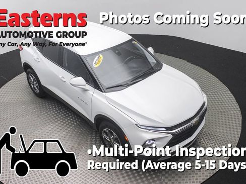 Used 2025 Chevrolet Blazer LT FWD image 4