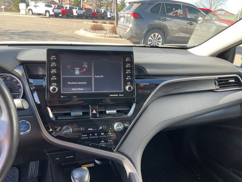 Used 2022 Toyota Camry XLE w/ Cold Weather Package FWD image 28