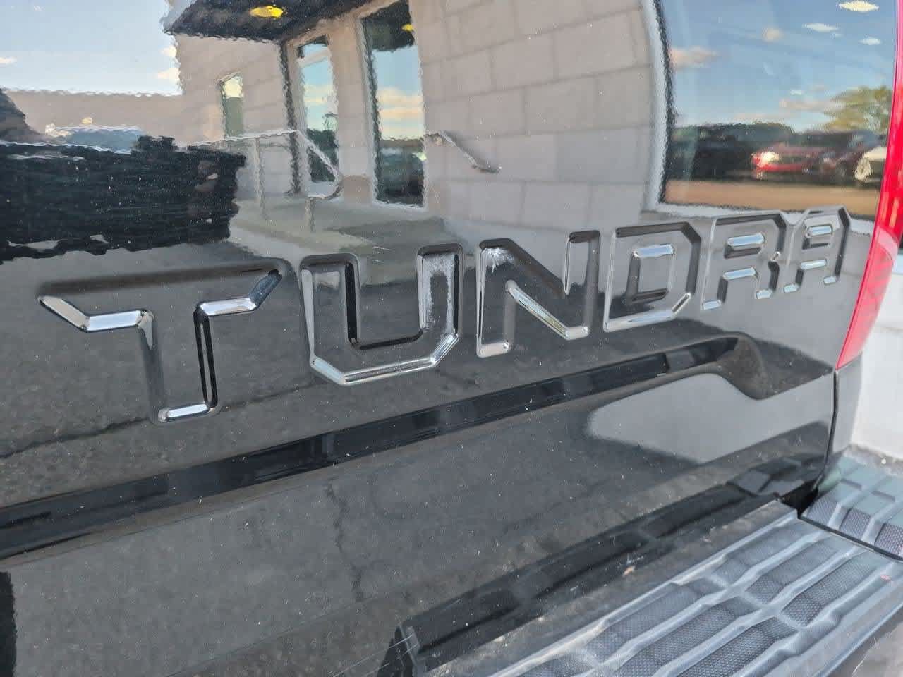 Used 2018 Toyota Tundra Limited w/ Limited Premium Package AWD/4WD image 12