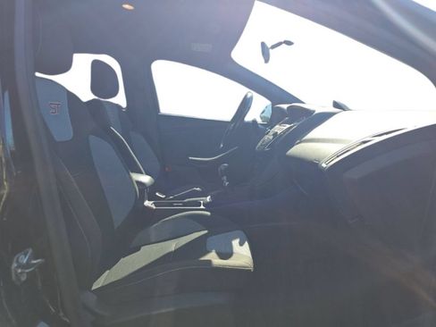 Used 2017 Ford Focus ST FWD image 8