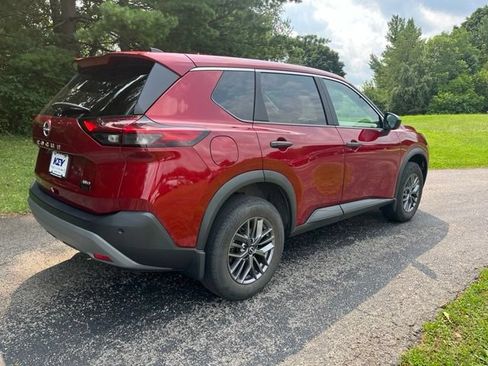 Used 2023 Nissan Rogue S AWD/4WD image 3