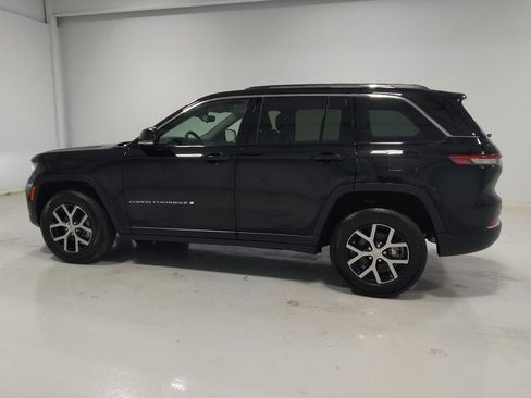 Used 2023 Jeep Grand Cherokee Limited AWD/4WD image 3