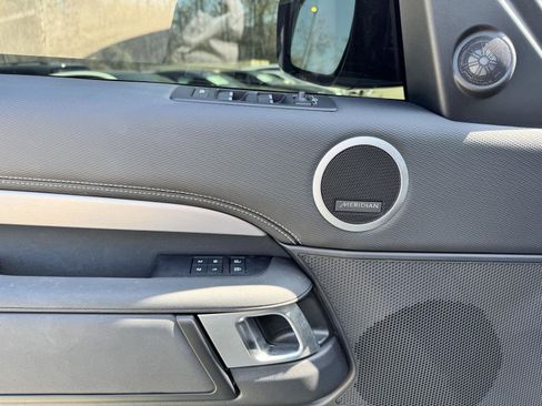 Used 2024 Land Rover Discovery Dynamic SE image 6