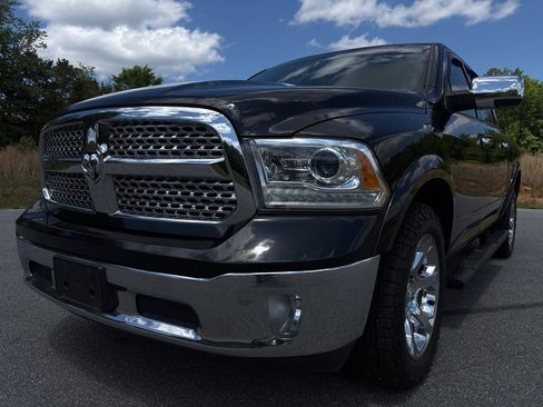Used 2017 RAM 1500 Laramie w/ Convenience Group AWD/4WD image 8