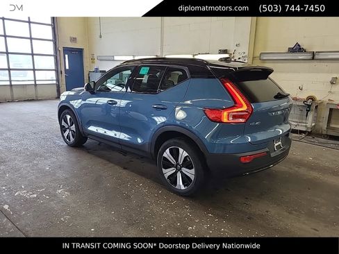 Used 2023 Volvo XC40 Recharge Core image 4
