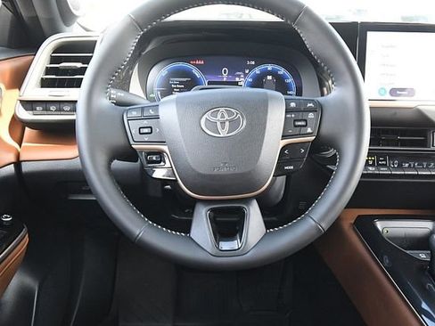 Used 2025 Toyota Crown Signia w/ Advanced Technology Package AWD/4WD image 29