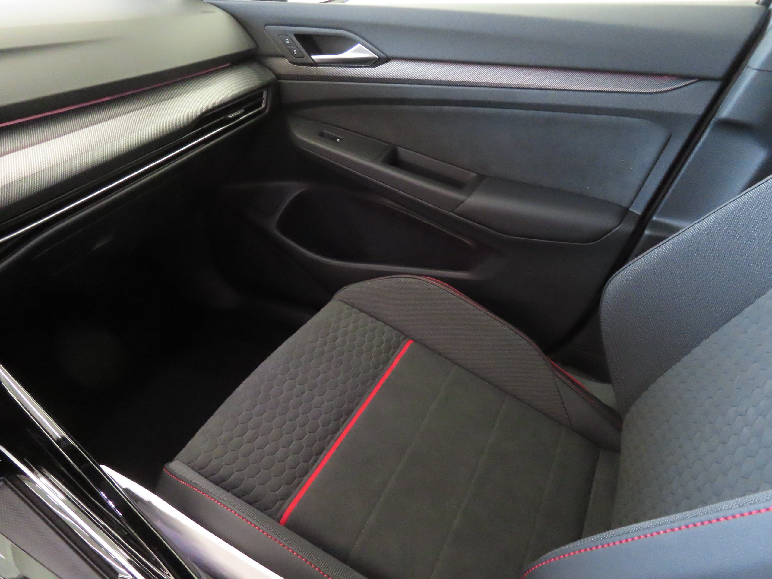 New 2026 Volkswagen GTI SE FWD image 19