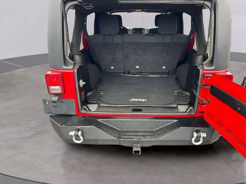 Used 2012 Jeep Wrangler Unlimited Sport image 13