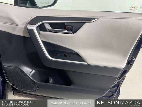 Used 2019 Toyota RAV4 Limited FWD image 21