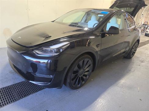 Used 2023 Tesla Model Y Performance AWD/4WD image 3