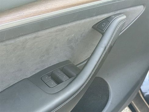 Used 2024 Tesla Model Y Long Range image 21