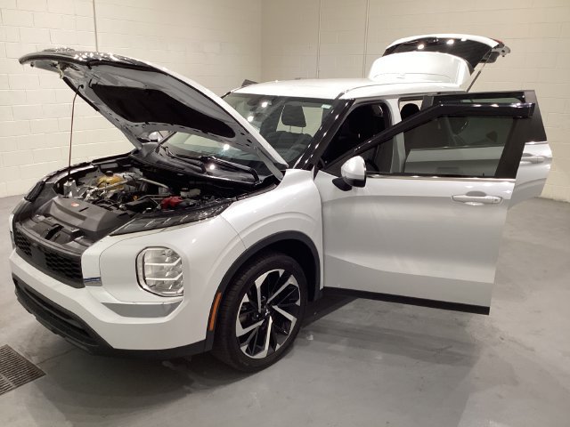 Used 2022 Mitsubishi Outlander ES FWD image 11