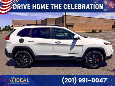 Used 2016 Jeep Cherokee Latitude w/ Cold Weather Group AWD/4WD image 8