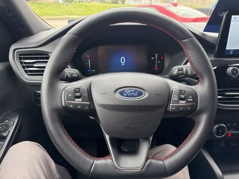 Certified 2025 Ford Escape ST-Line Select AWD/4WD image 18