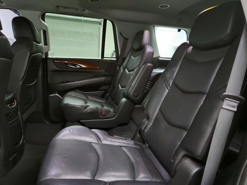 Used 2019 Cadillac Escalade Luxury AWD/4WD image 21