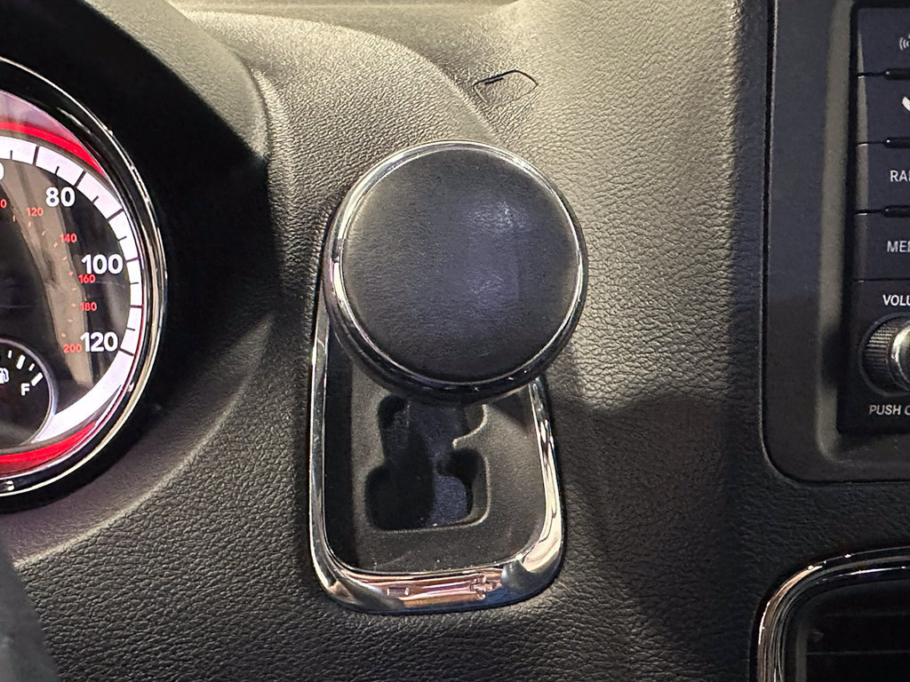 Used 2014 Dodge Grand Caravan R/T w/ Trailer Tow Group FWD image 32
