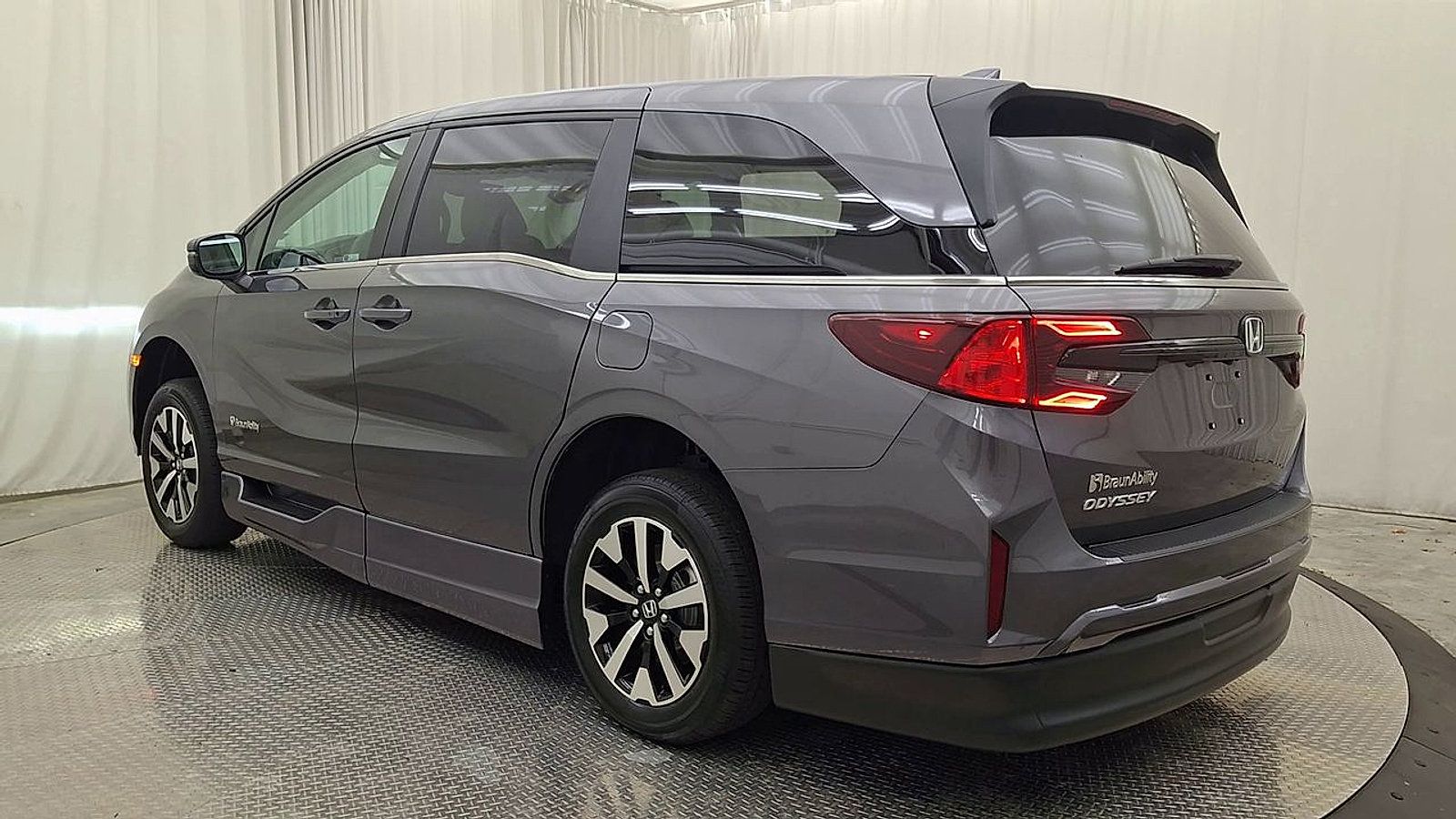 Used 2026 Honda Odyssey EX-L image 12