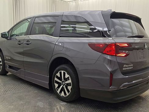 Used 2026 Honda Odyssey EX-L image 12