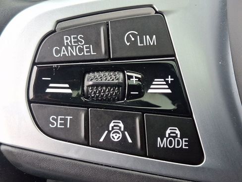 Used 2021 BMW X5 M50i w/ Executive Package image 22