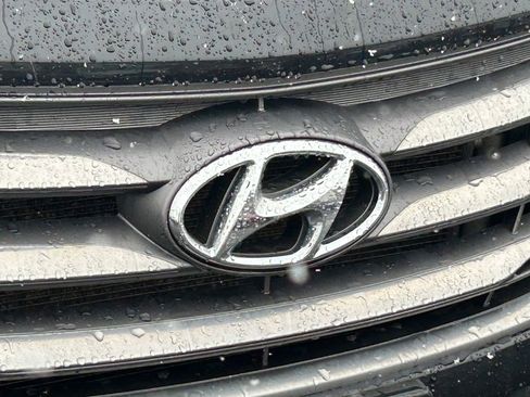 Used 2018 Hyundai Santa Fe Sport image 11