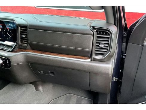 Used 2025 GMC Sierra 1500 SLT image 17