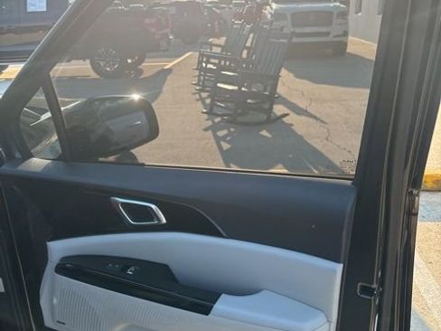 Used 2024 Kia Carnival SX Prestige image 18