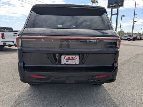 Used 2025 Lincoln Navigator Reserve AWD/4WD image 5