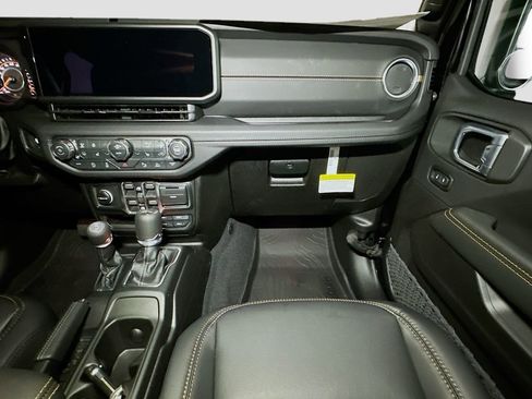New 2026 Jeep Wrangler Unlimited Sahara AWD/4WD image 26