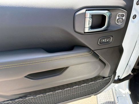 New 2026 Jeep Wrangler Unlimited Sahara AWD/4WD image 10