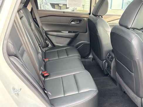 Used 2023 Nissan Rogue SL w/ SL Premium Package image 19