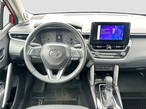 Used 2025 Toyota Corolla Cross LE w/ Moonroof Package image 22