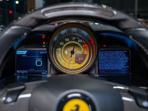 Used 2019 Ferrari 812 Superfast RWD image 24