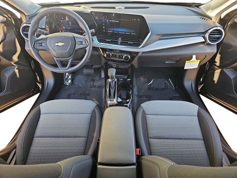 New 2026 Chevrolet Trax LT image 9