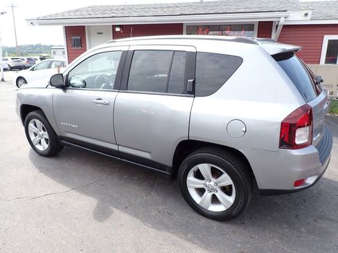 Used 2016 Jeep Compass Latitude AWD/4WD image 4