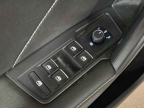 Used 2022 Volkswagen Tiguan SE FWD image 43
